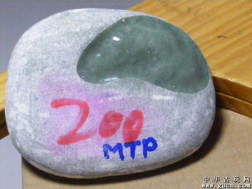 玉中瑰寶，窗開碧海 200克精品陽綠翡翠原石鑒賞